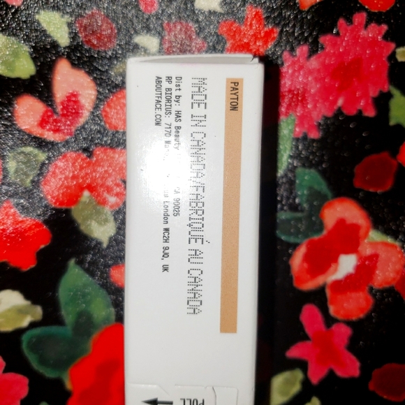 About-face light lock lip gloss in Payton - Picture 2 of 3